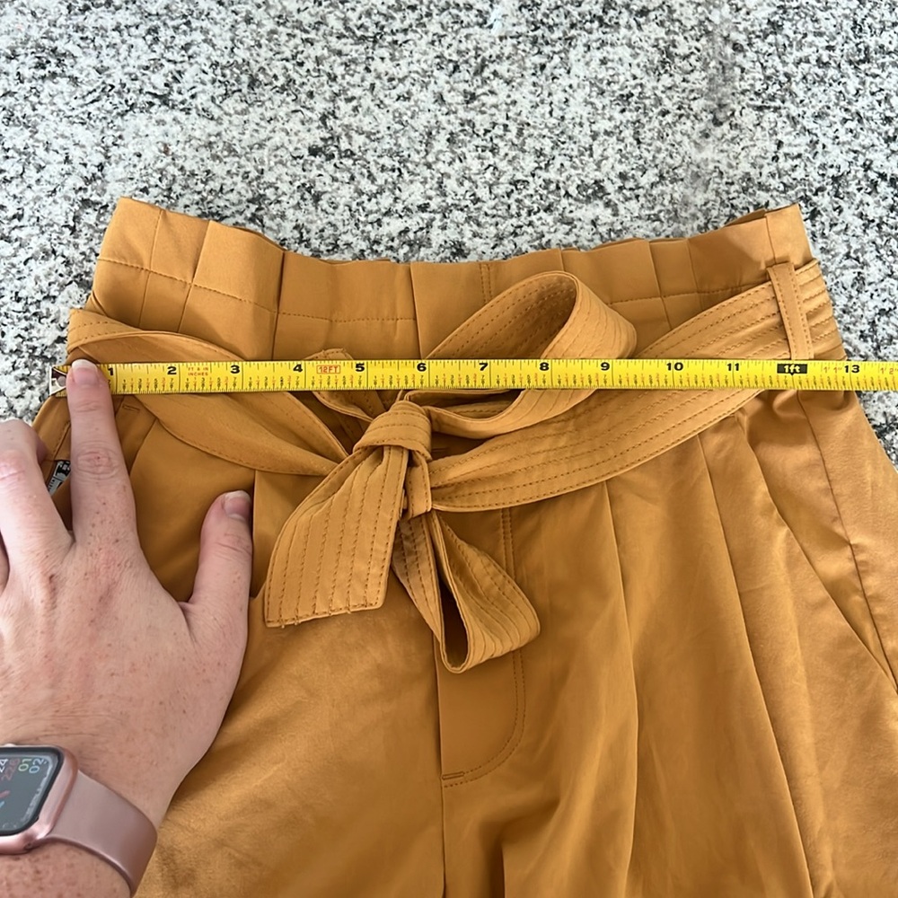 Athleta Tuscan Gold Belted Skyline Shorts - Size 2 - Picture 8 of 8
